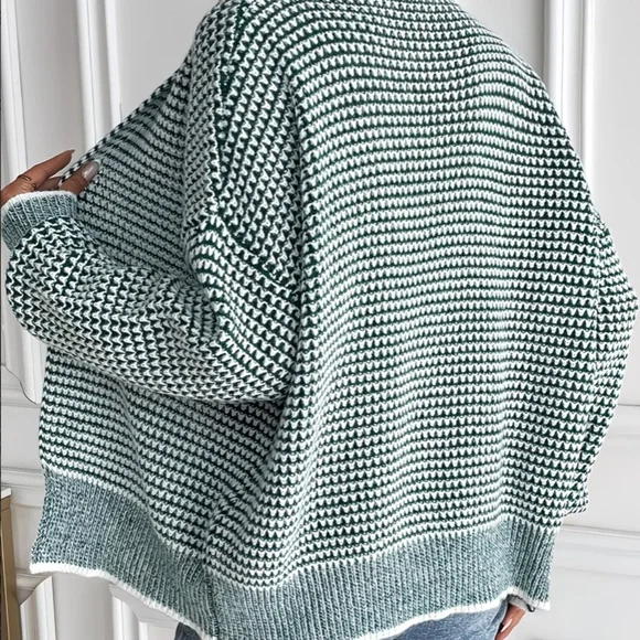 Oversized style Cardigan Teal and White/Ivory pattern, Soft! - Picture 2 of 14